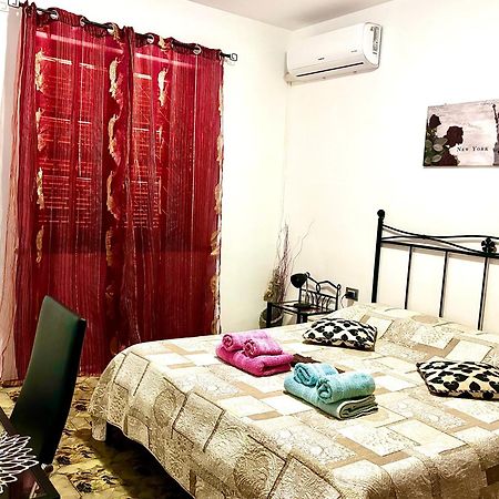 EXCLUSIVE USE - USO ESCLUSIVO - La Maison de Famille - ENTIRE HOUSE - INTERA CASA - WITH KITCHENETTE - CON CUCININO - WITH WASHING MACHINE - CON LAVATRICE - FREE PUBLIC PARKING IN FRONT OF THE HOUSE - PARCHEGGIO PUBBLICO GRATUITO DIFRONTE ALLA CASA Olbia Esterno foto