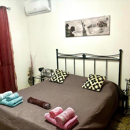 EXCLUSIVE USE - USO ESCLUSIVO - La Maison de Famille - ENTIRE HOUSE - INTERA CASA - WITH KITCHENETTE - CON CUCININO - WITH WASHING MACHINE - CON LAVATRICE - FREE PUBLIC PARKING IN FRONT OF THE HOUSE - PARCHEGGIO PUBBLICO GRATUITO DIFRONTE ALLA CASA Olbia Esterno foto