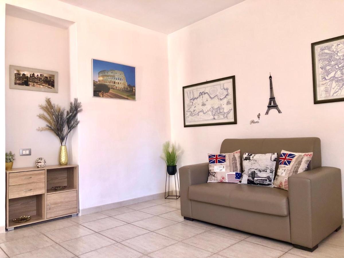 EXCLUSIVE USE - USO ESCLUSIVO - La Maison de Famille - ENTIRE HOUSE - INTERA CASA - WITH KITCHENETTE - CON CUCININO - WITH WASHING MACHINE - CON LAVATRICE - FREE PUBLIC PARKING IN FRONT OF THE HOUSE - PARCHEGGIO PUBBLICO GRATUITO DIFRONTE ALLA CASA Olbia Esterno foto
