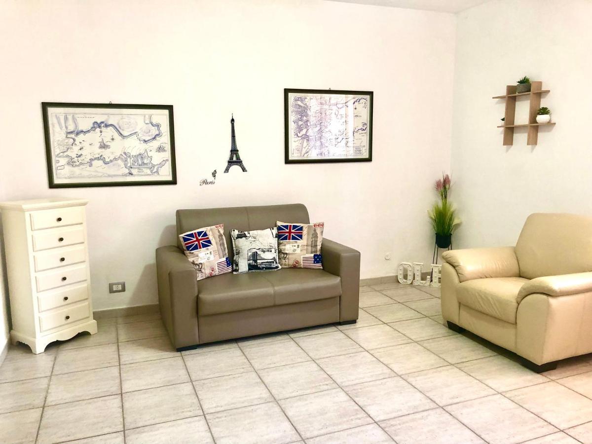 EXCLUSIVE USE - USO ESCLUSIVO - La Maison de Famille - ENTIRE HOUSE - INTERA CASA - WITH KITCHENETTE - CON CUCININO - WITH WASHING MACHINE - CON LAVATRICE - FREE PUBLIC PARKING IN FRONT OF THE HOUSE - PARCHEGGIO PUBBLICO GRATUITO DIFRONTE ALLA CASA Olbia Esterno foto