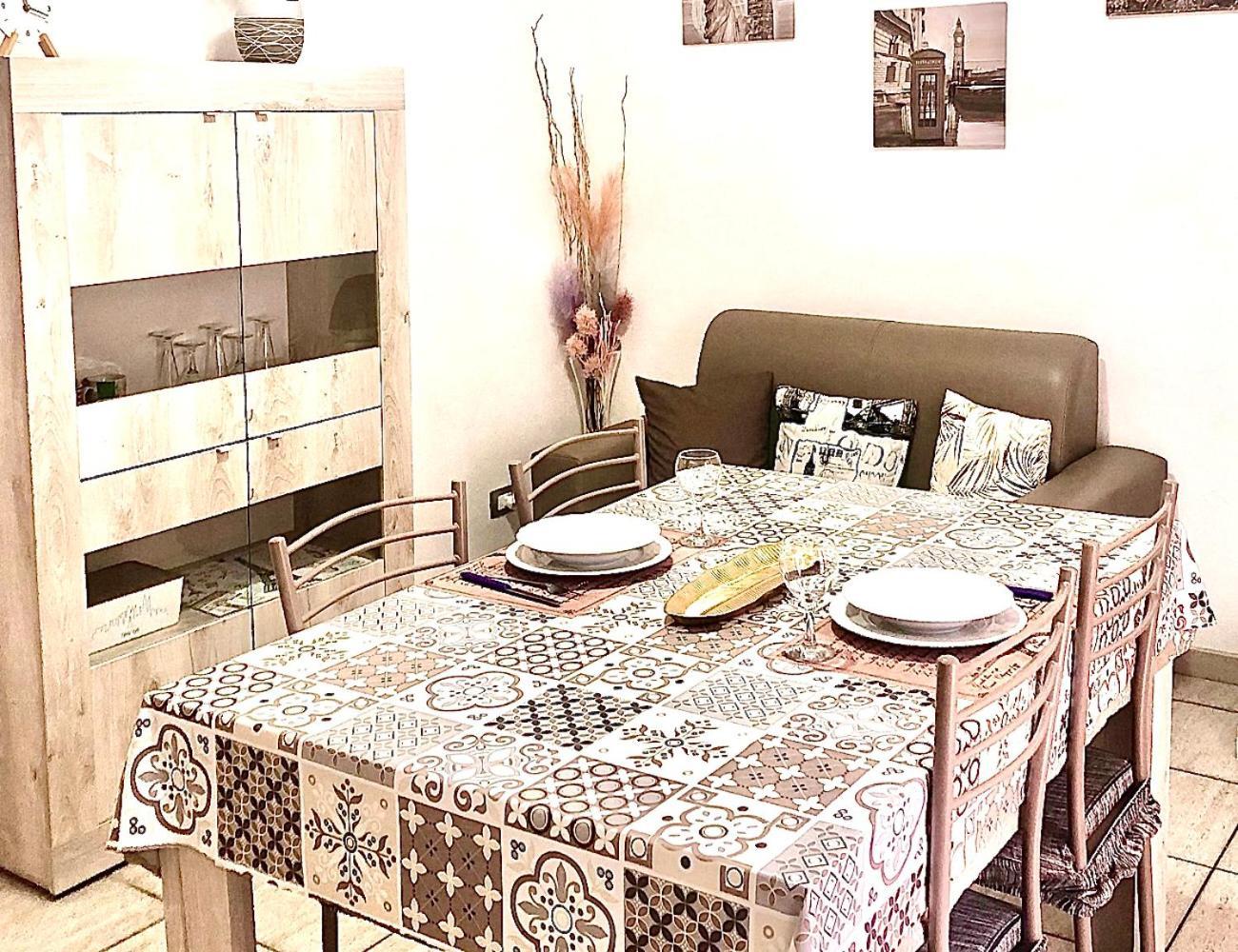 EXCLUSIVE USE - USO ESCLUSIVO - La Maison de Famille - ENTIRE HOUSE - INTERA CASA - WITH KITCHENETTE - CON CUCININO - WITH WASHING MACHINE - CON LAVATRICE - FREE PUBLIC PARKING IN FRONT OF THE HOUSE - PARCHEGGIO PUBBLICO GRATUITO DIFRONTE ALLA CASA Olbia Esterno foto