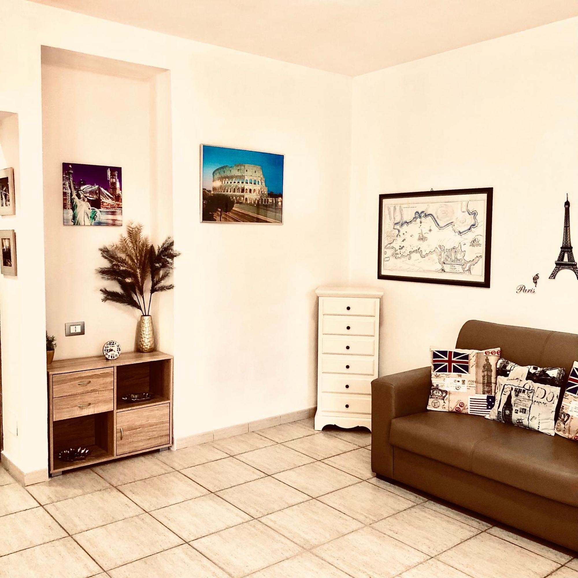 EXCLUSIVE USE - USO ESCLUSIVO - La Maison de Famille - ENTIRE HOUSE - INTERA CASA - WITH KITCHENETTE - CON CUCININO - WITH WASHING MACHINE - CON LAVATRICE - FREE PUBLIC PARKING IN FRONT OF THE HOUSE - PARCHEGGIO PUBBLICO GRATUITO DIFRONTE ALLA CASA Olbia Esterno foto