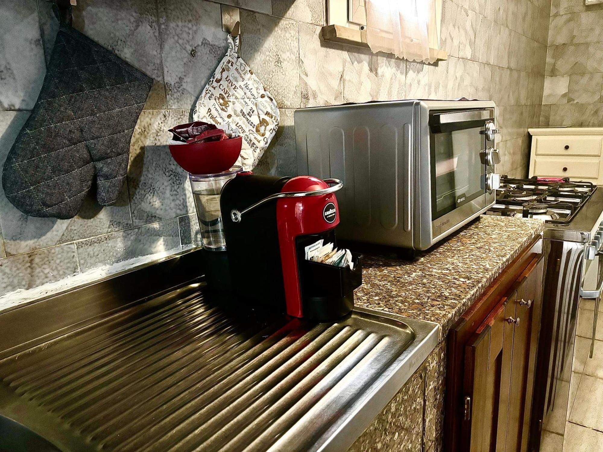 EXCLUSIVE USE - USO ESCLUSIVO - La Maison de Famille - ENTIRE HOUSE - INTERA CASA - WITH KITCHENETTE - CON CUCININO - WITH WASHING MACHINE - CON LAVATRICE - FREE PUBLIC PARKING IN FRONT OF THE HOUSE - PARCHEGGIO PUBBLICO GRATUITO DIFRONTE ALLA CASA Olbia Esterno foto